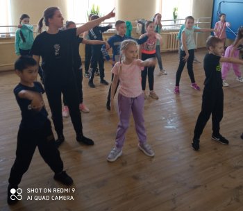 Танцевальный флешмоб "Здорово быть здоровым"